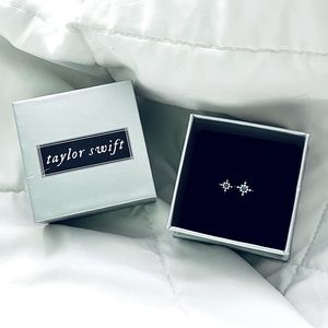 Taylor Swift “arcade ring”